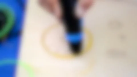 Blurred background. Drawing 3d with a handle of melted plastic Vidéo 138319837