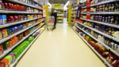 Blurred background of grocery store and people in the supermarket Vidéo 204154384