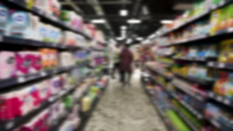 Blurred background of grocery store and people in the supermarket Vídeos de archivo 220444676