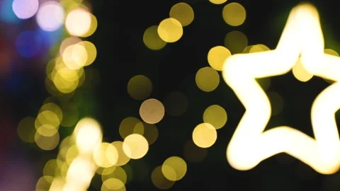 Blurred background of illuminated Christmas tree. Vídeos de archivo 144589719