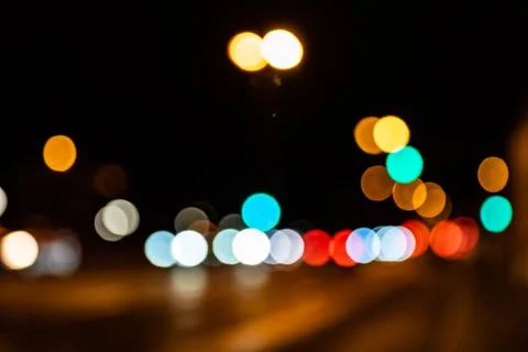 Blurred city lights of an intersection at night Foto stock