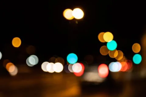 Blurred city lights of an intersection at night Foto stock
