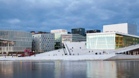 Blurred crowd on the waterfront modern architecture Evening Oslo TimeLapse 스톡 동영상 230117362