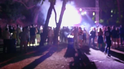 Blurred, defocus background of silhouettes of crowd of people dancing Stock Footage 134728031
