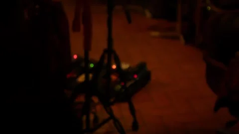 Blurred defocused guitar effect pedal board Vidéo 333834145