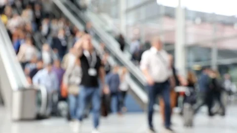 Blurred escalators used by crowd of people in convention hall Stock Footage 122204241