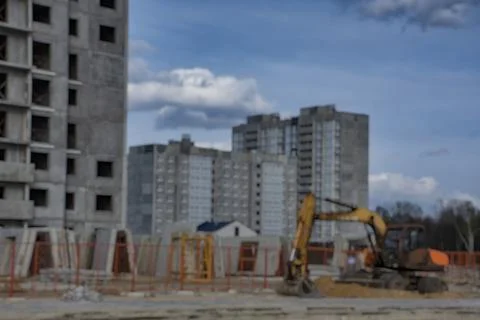 Blurred image captures the essence of a construction site, featuring multiple Foto stock