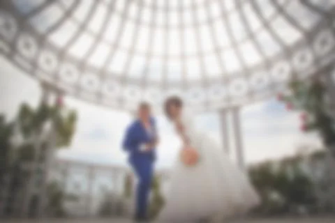 Blurred image of a wedding theme on the beach of the embankment of a young co 스톡 사진