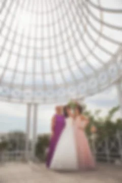 Blurred image of a wedding theme on the beach of the embankment of a young co Foto stock