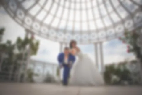 Blurred image of a wedding theme on the beach of the embankment of a young co 스톡 사진