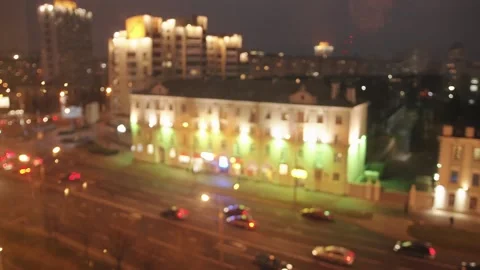 Blurred lights of the evening city and busy traffic along the avenue from the 库存影片 172165331