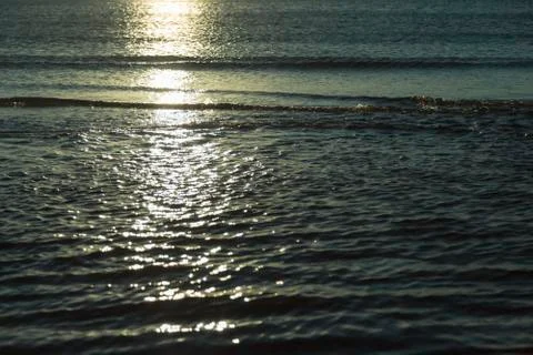 Blurred ocean background with reflections and bokeh Foto stock