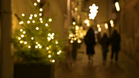 Blurred People Walking Through a Christmas Market Видео 345405143