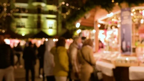 Blurred People Walking Through a Christmas Market Vídeo Stock 345405953