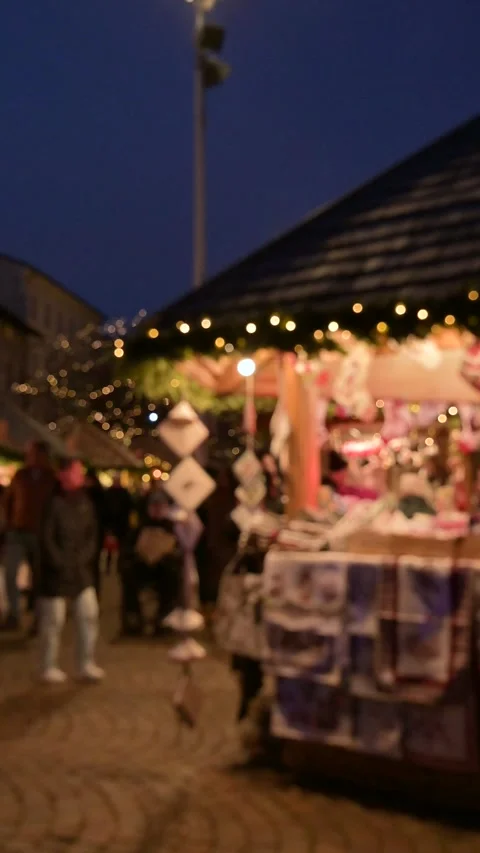 Blurred People Walking Through a Christmas Market Видео 345407520