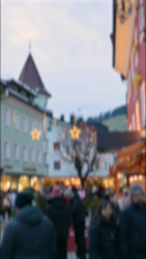Blurred People Walking Through a Christmas Market Vídeo Stock 345409472