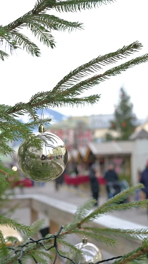 Blurred People Walking Through a Christmas Market Vídeo Stock 345409665