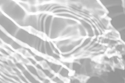 Blurred shadow and light caustic effect on a white wall Illustrazione stock