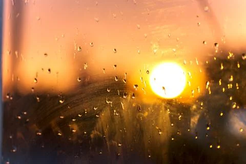 Blurred Sunset Background. View Window Glass. Rain Drops Sunset Bokeh 写真素材