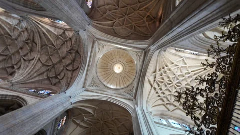 Blurred upward motion of cathedral ceiling creating abstract radial pattern and 스톡 동영상 332818067