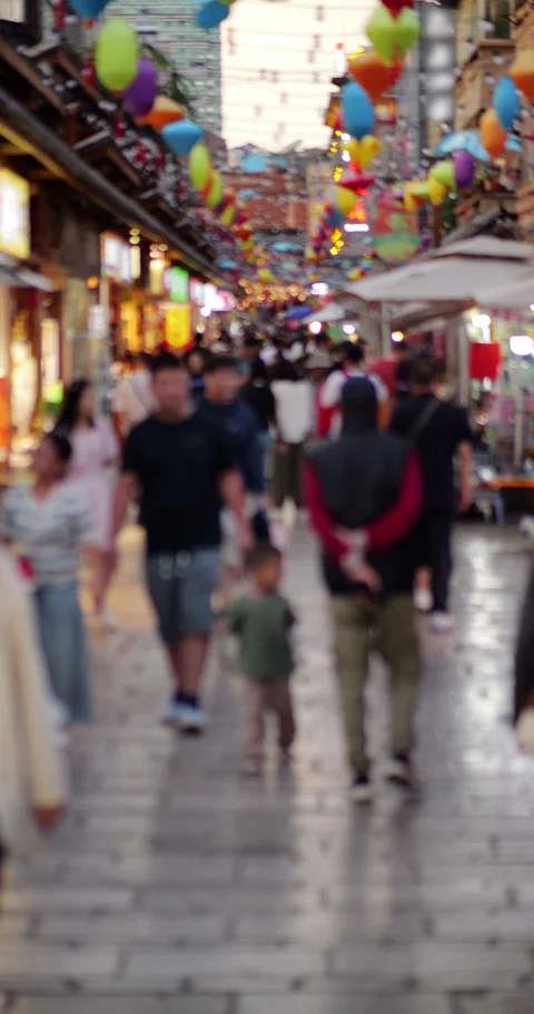 Blurred vertical perspective of Shifu Street in Kunming, people walk Stockbeeldmateriaal 329626326