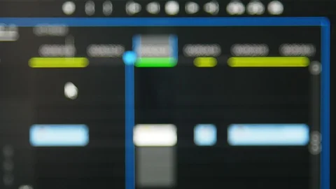 Blurred video editing software playing a clips in a timeline Vidéo 102183619
