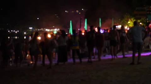 Blurred view of crowded beach at night time, dance parties and fire performances 스톡 동영상 151294593