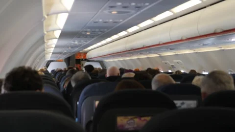 Blurred view of plane passengers in flight Vidéo 107501578