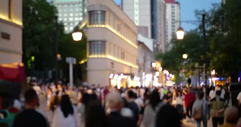 Blurry crowd walking in Kunming city street at night at Guanghua street 库存影片 329624896