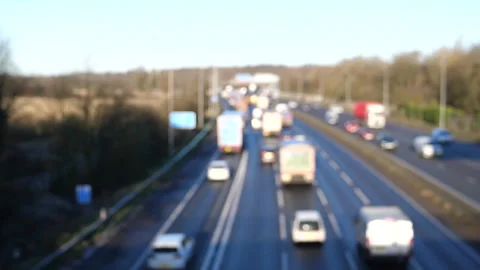 Blurry defocussed high angle view of highway traffic autumn background Vídeos de archivo 261970288