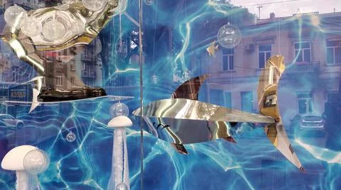 Blurry distorted reflections in showcase decorated as underwater world with fish Stock-Fotos