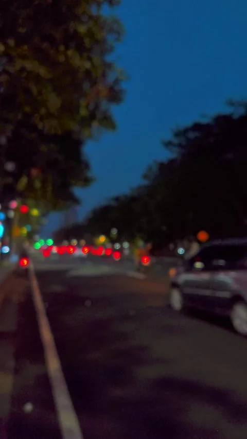 Blurry time lapse of traffic at afternoon in portrait Stock Footage 289435580