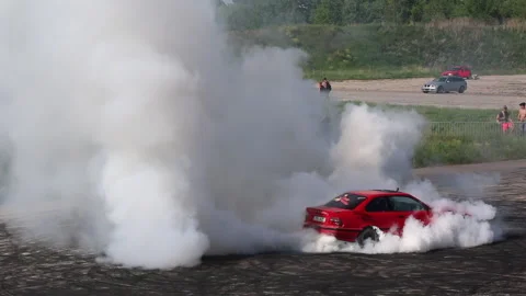 Bmw does smoky burnout 스톡 동영상 164865484