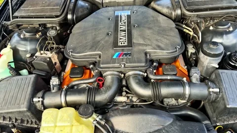 BMW S62 engine high-performance 4.9-liter V8 engine on E39 M5 and E52 Z8 models Vídeos de archivo 326280632
