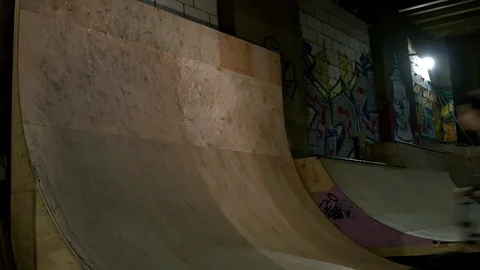 BMX Athlete Doing Tricks in underground skatebord park Vidéo 86175356