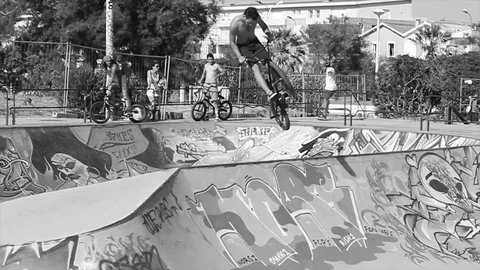 BMX Biker black&amp;white Stock-Footage 75431514