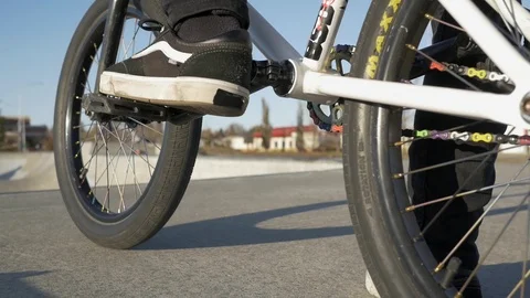 Bmx Rider drops down ramp at skate park 動画素材 119983285