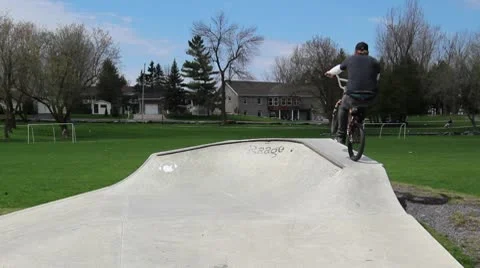 Bmx rider falls face first into the concrete Stock Footage 8959314