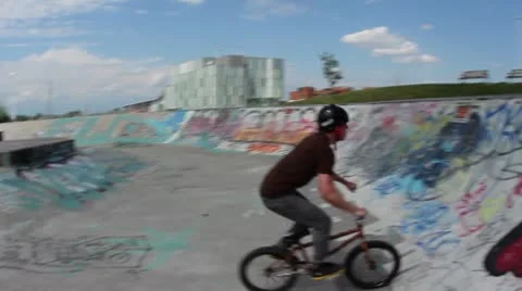 Bmx'er does a 540 and a tailwhip in the skatepark Stock Footage 8960020