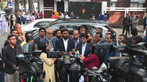 BNP Official Delivers Statement Outdoor Media Scrum Dhaka Bangladesh Press Stockbeeldmateriaal 339029104