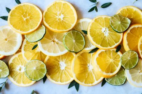 Board with various different citrus fruit slices 写真素材