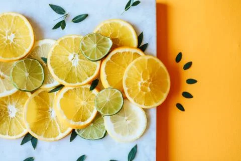 Board with various different citrus fruit slices 写真素材