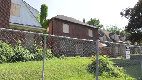 Boarded up abandoned foreclosed homes 库存影片 155547799