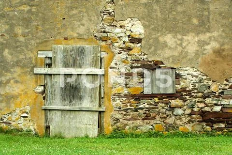 Boarded up door on a abandoned building Stock Photos