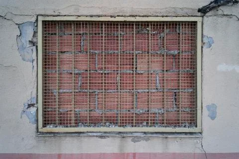 Boarded window in the city Stock-Fotos