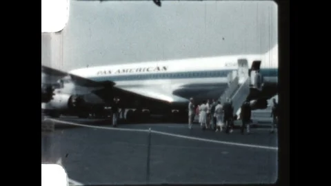 Boarding an Airplane 1957 Vídeo Stock 294787810