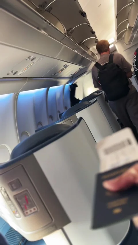 Boarding first class shot in 4K and vertical Stock Footage 308390214
