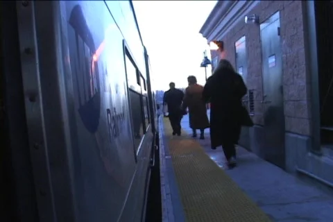 BOARDING METRO NORTH Video stock 159969