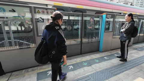 Boarding a MTR train. Stock Footage 303975920