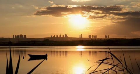 Boat and Duck Standing Alone in Perfect Lake View at Sunset 4K Slow Motion 库存影片 247058059